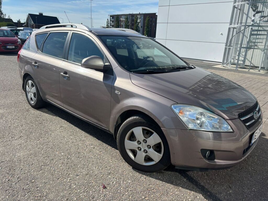 Kia Ceed 2009 Ruskea (beige)