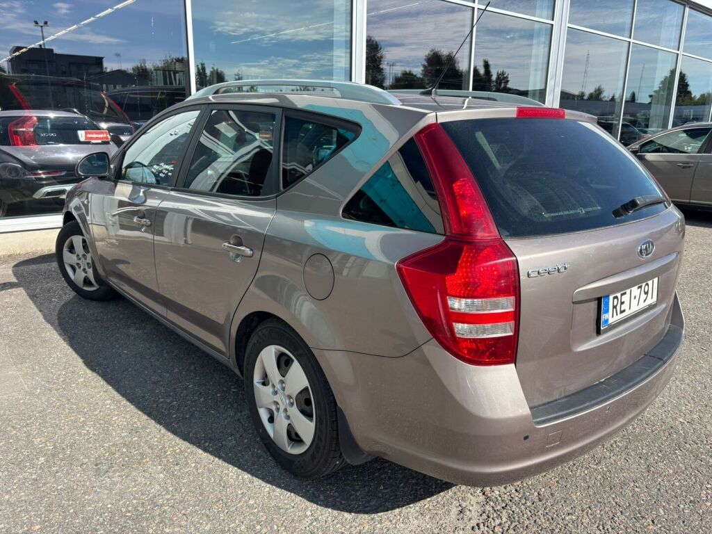 Kia Ceed 2009 Ruskea (beige)