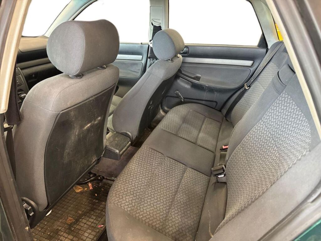 Audi A4 1997 Vihreä