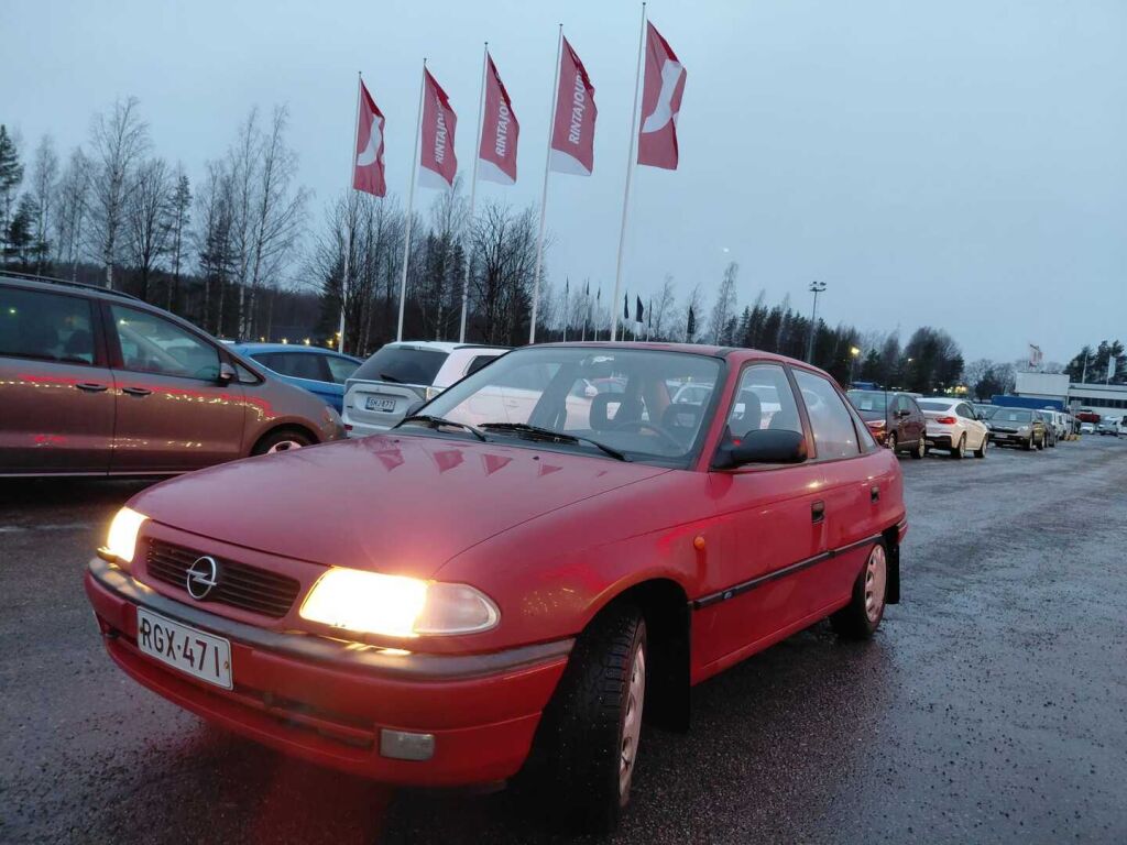Opel Astra 1997 Punainen