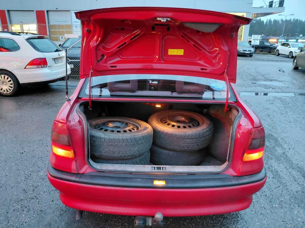 Opel Astra 1997 Punainen