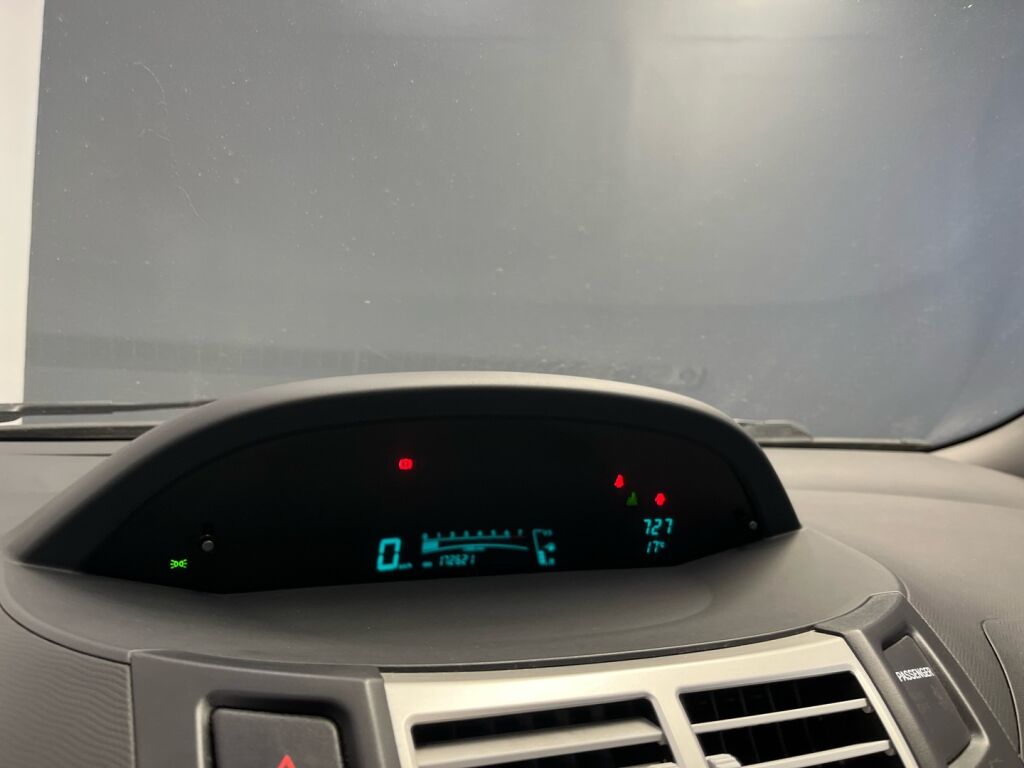 Toyota Yaris 2008 Punainen