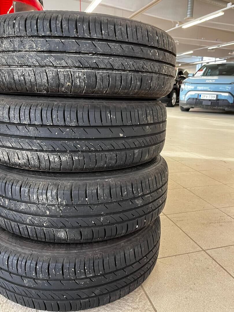 Toyota Yaris 2008 Punainen