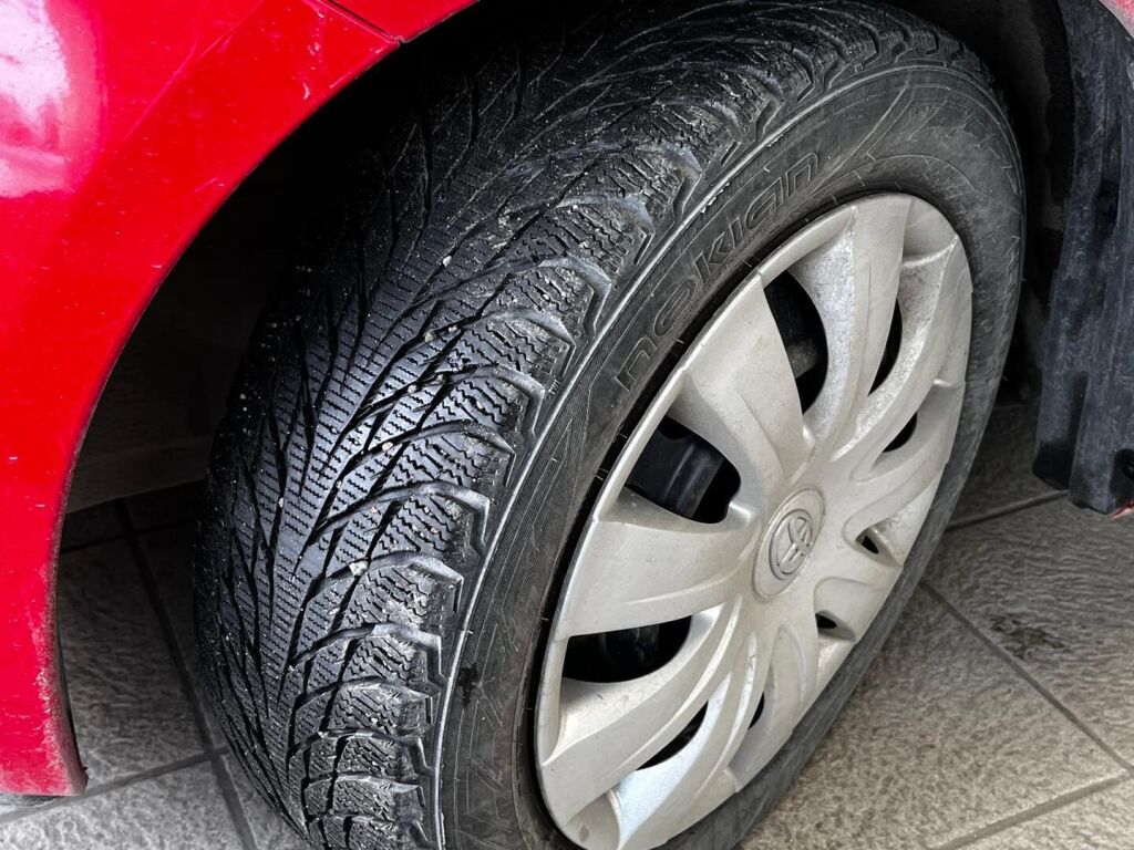 Toyota Yaris 2008 Punainen