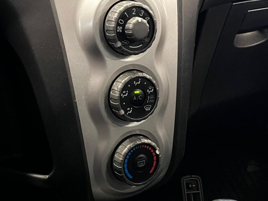 Toyota Yaris 2008 Punainen