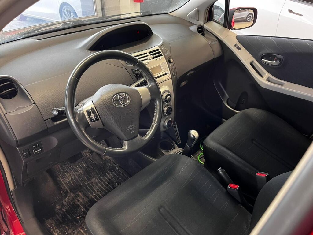Toyota Yaris 2008 Punainen