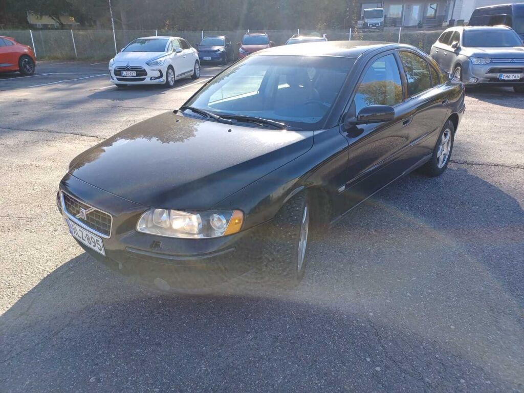 Volvo S60 2005 Musta