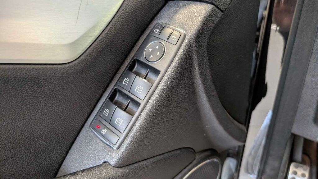 Mercedes-Benz C 2007 Musta