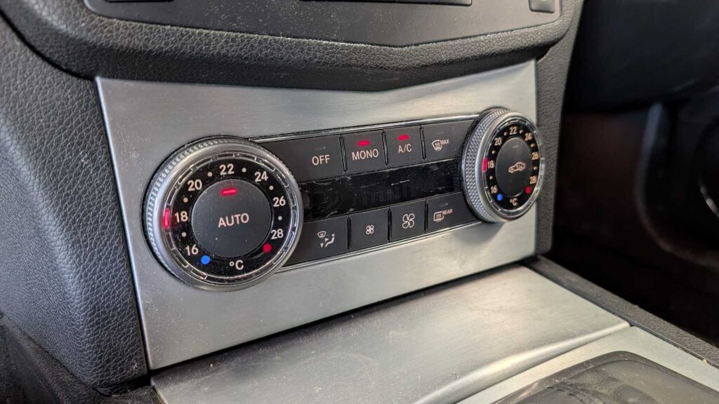Mercedes-Benz C 2007 Musta