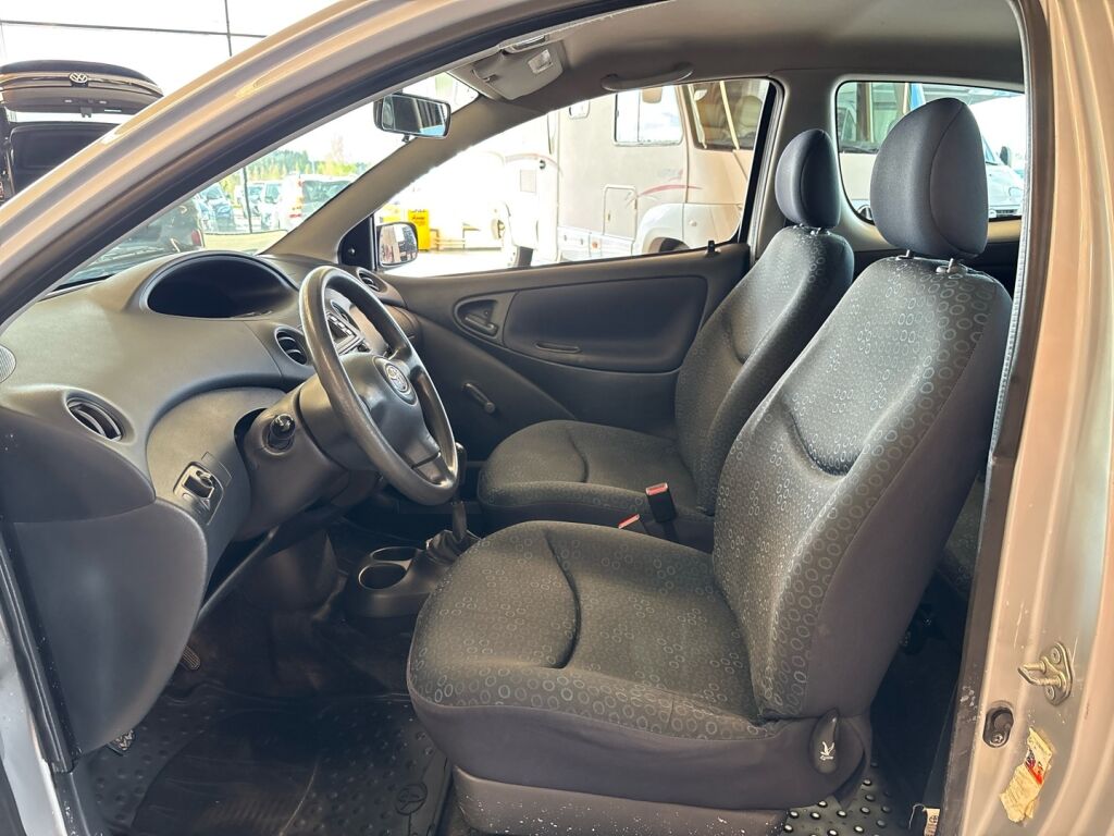 Toyota Yaris 2005 Hopea