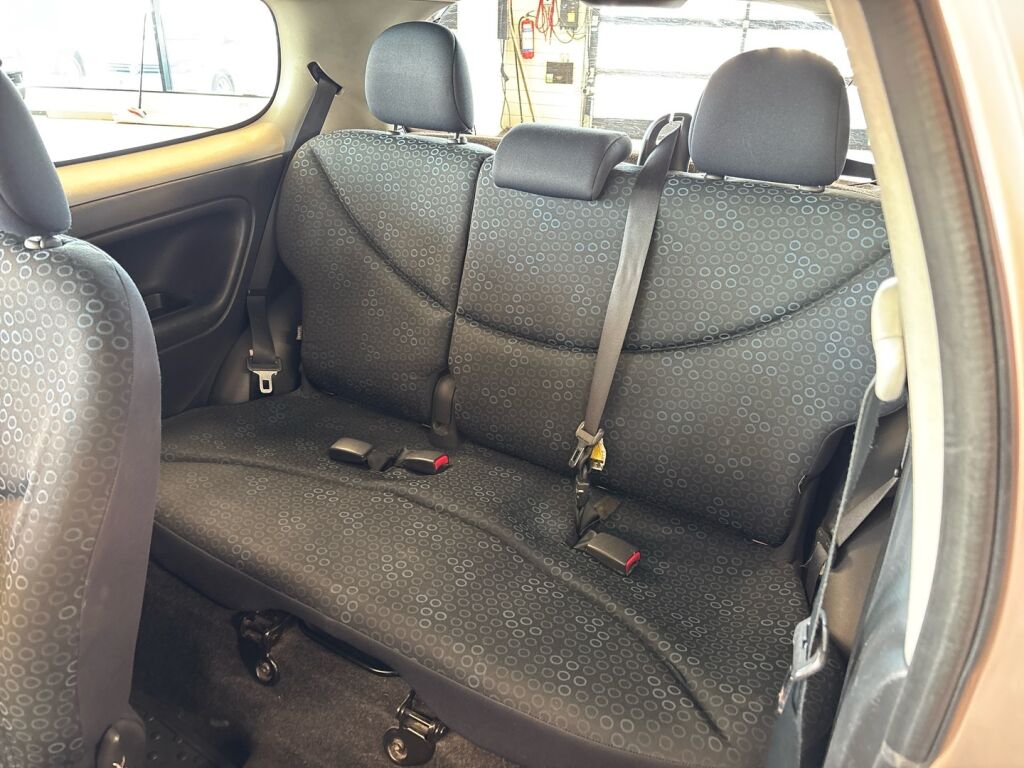 Toyota Yaris 2005 Hopea