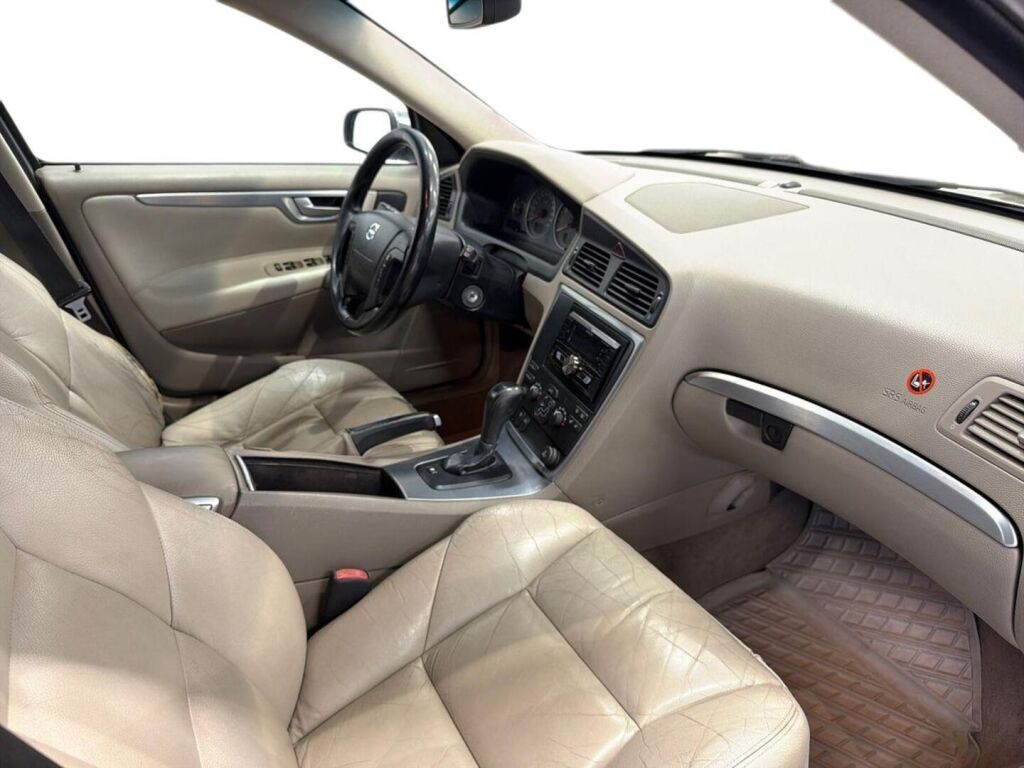 Volvo V70 2005 Harmaa