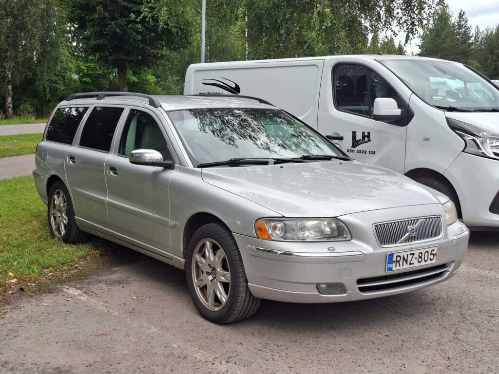 Volvo V70 2005 Harmaa