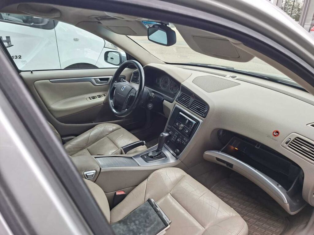 Volvo V70 2005 Harmaa