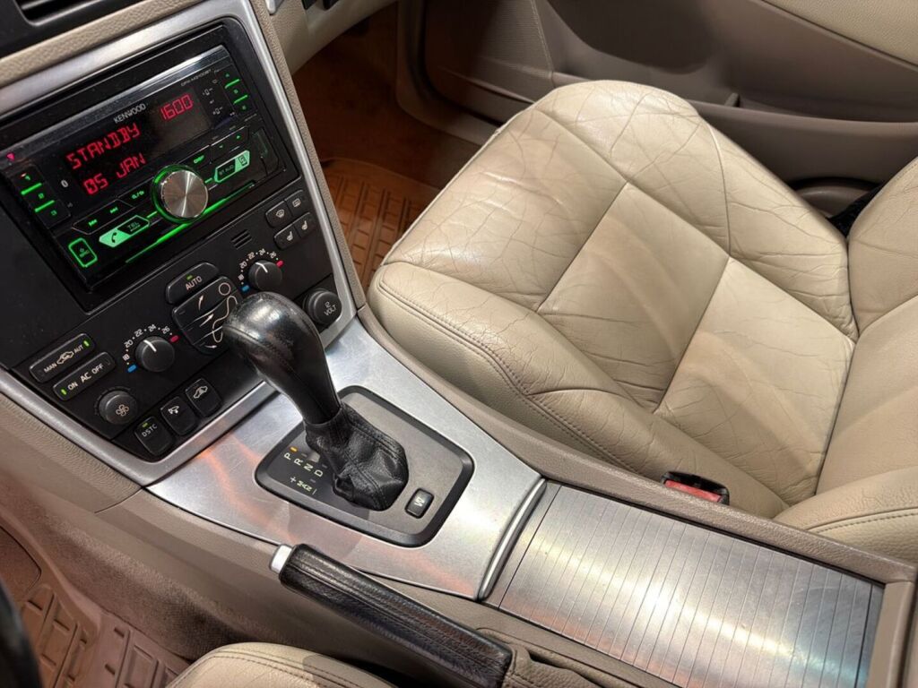 Volvo V70 2005 Harmaa