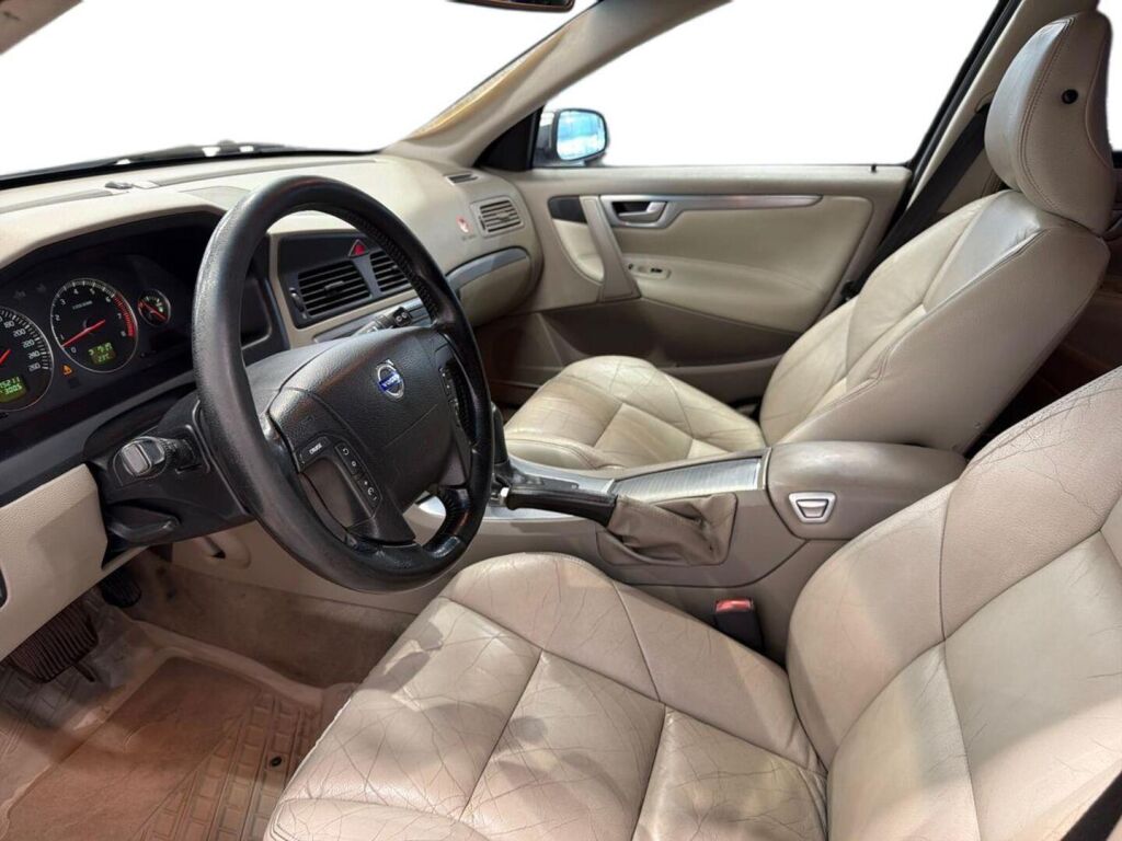Volvo V70 2005 Harmaa