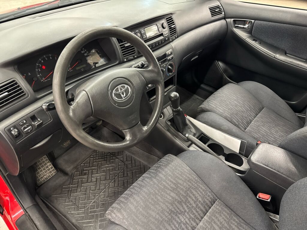 Toyota Corolla 2004 Punainen