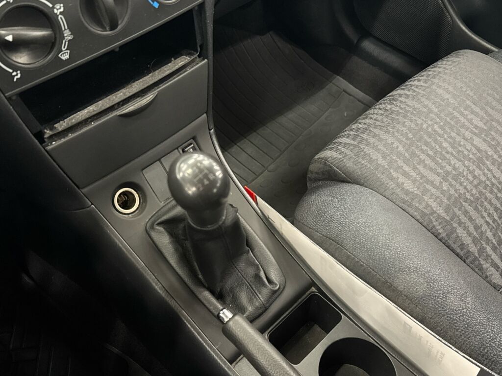 Toyota Corolla 2004 Punainen