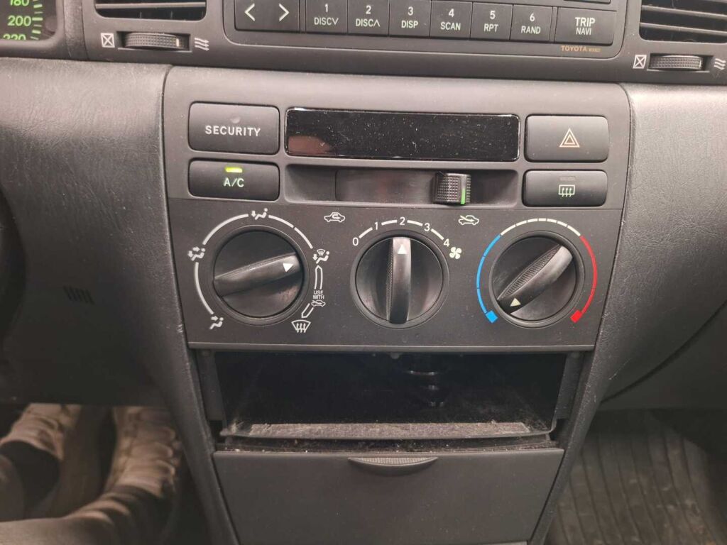 Toyota Corolla 2004 Punainen