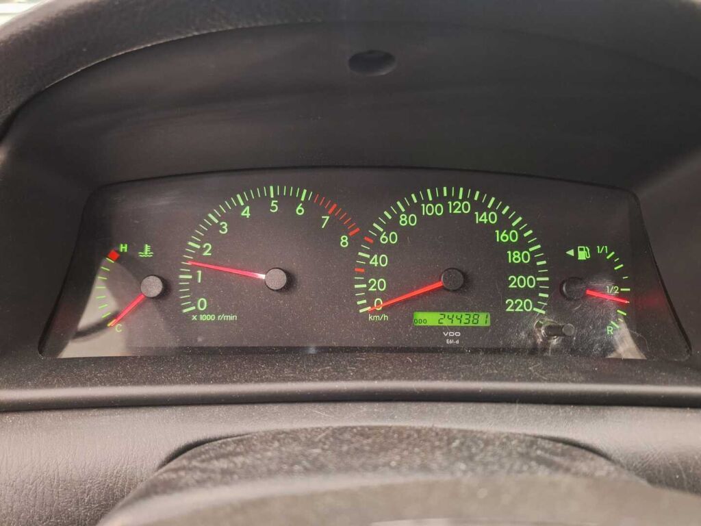 Toyota Corolla 2004 Punainen