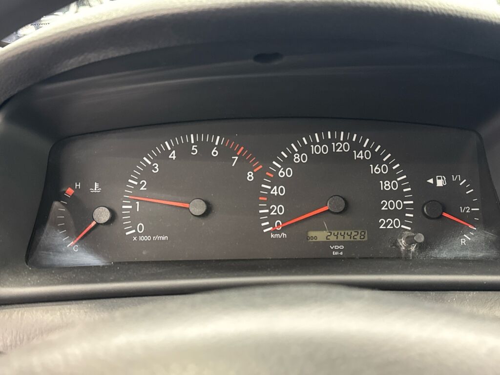 Toyota Corolla 2004 Punainen