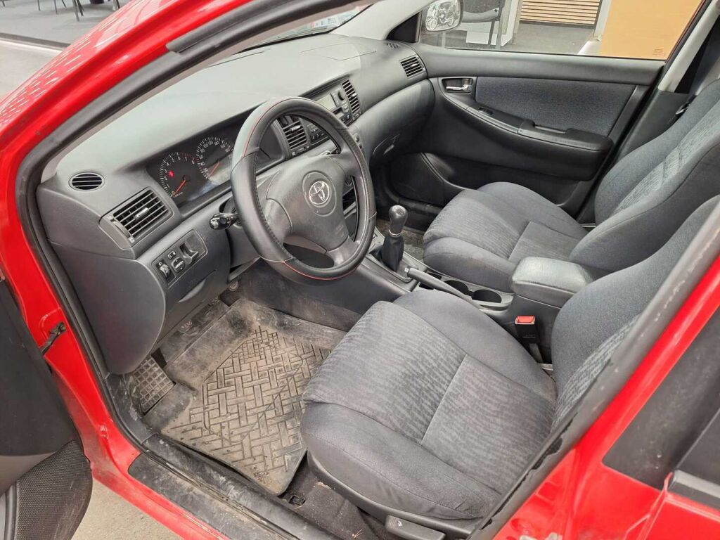 Toyota Corolla 2004 Punainen