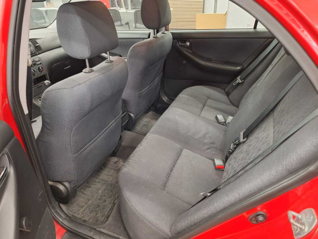 Toyota Corolla 2004 Punainen