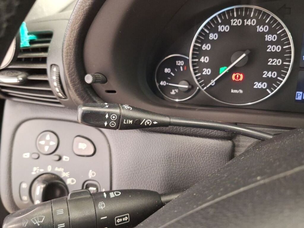 Mercedes-Benz C 2007 Harmaa