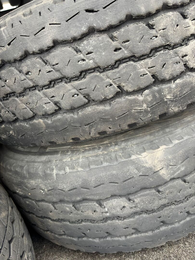 Toyota Hiace 2003 Punainen