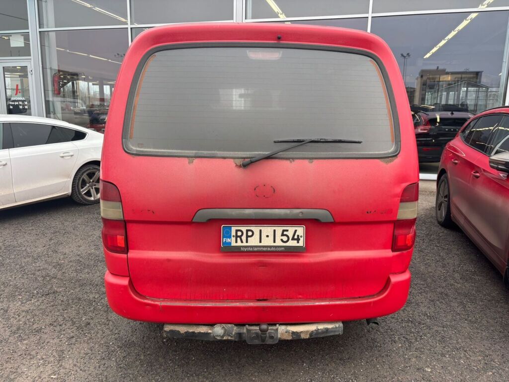 Toyota Hiace 2003 Punainen