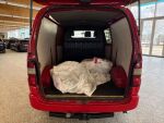 Toyota Hiace 2003 Punainen