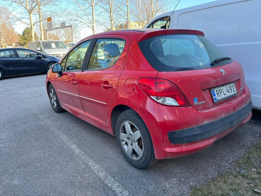 Peugeot 207 2010 Punainen