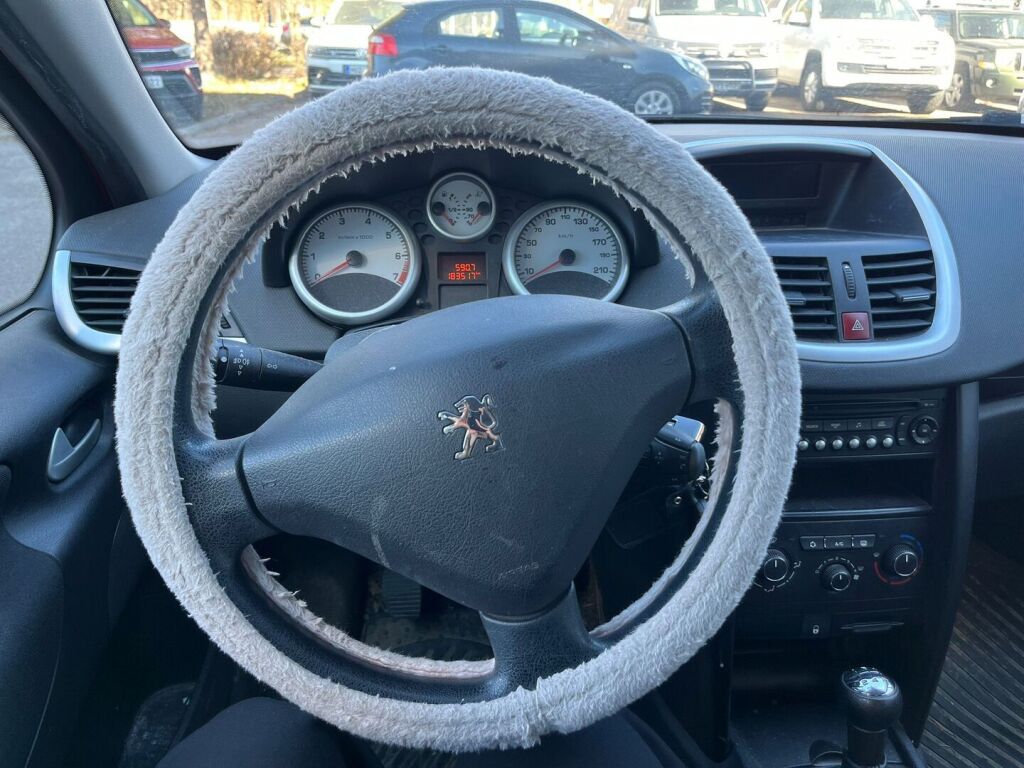 Peugeot 207 2010 Punainen