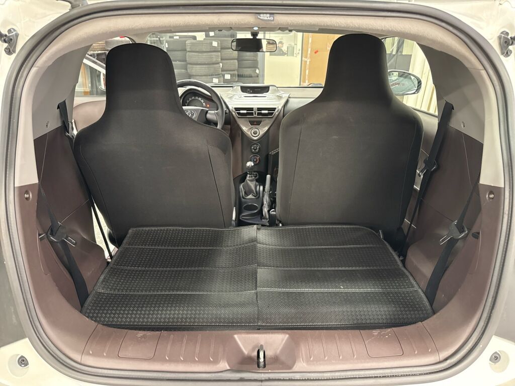 Toyota iQ 2010 Valkoinen