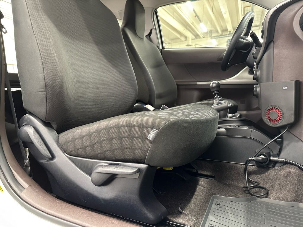 Toyota iQ 2010 Valkoinen