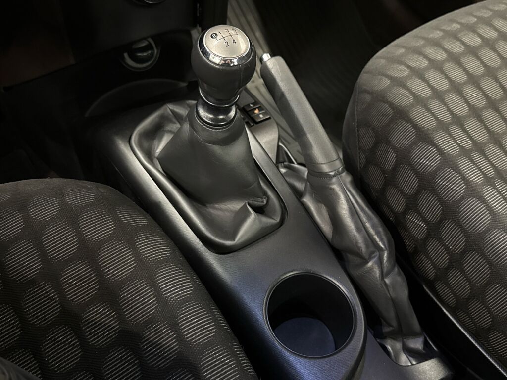 Toyota iQ 2010 Valkoinen