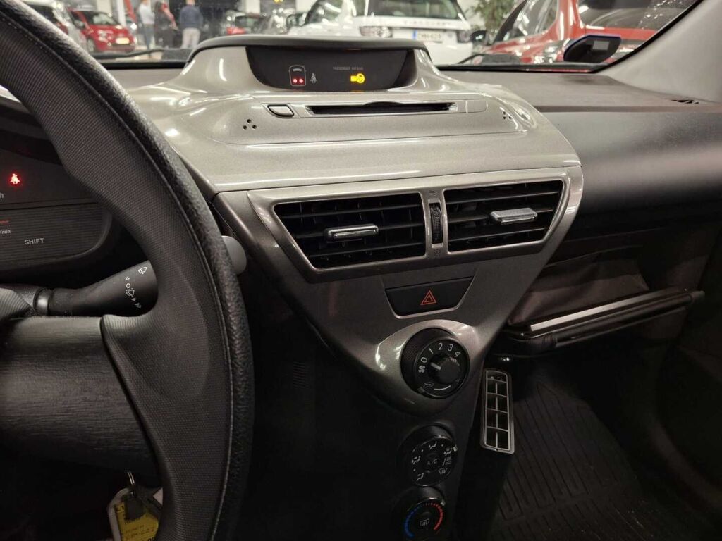 Toyota iQ 2010 Valkoinen