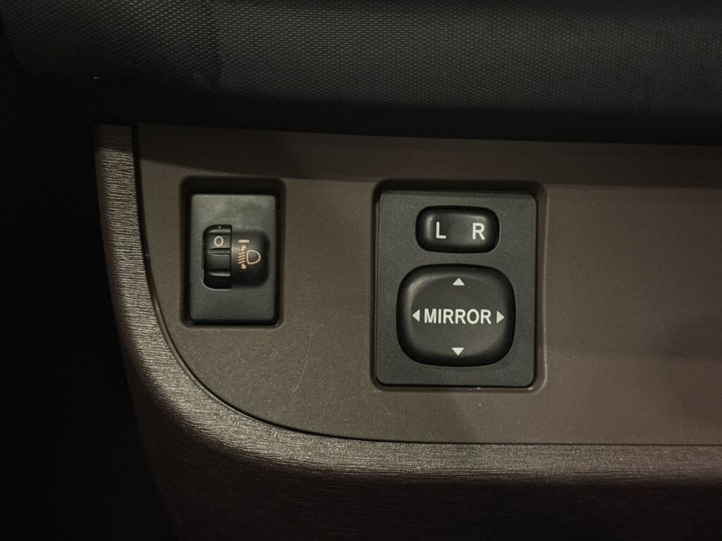 Toyota iQ 2010 Valkoinen