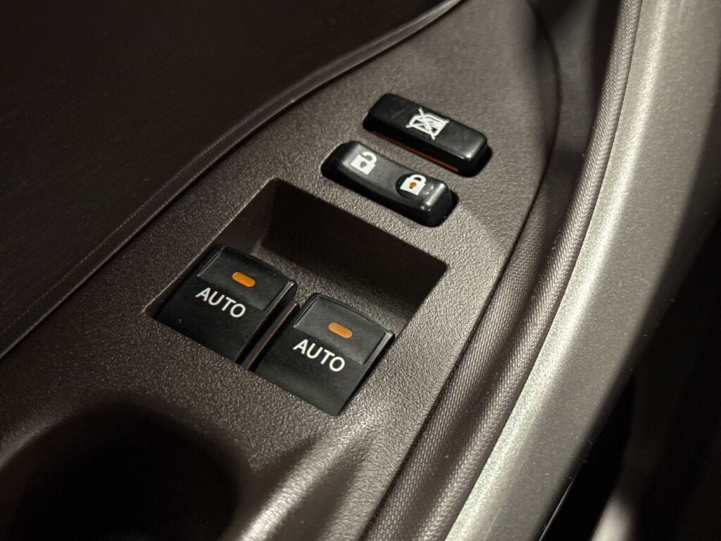 Toyota iQ 2010 Valkoinen