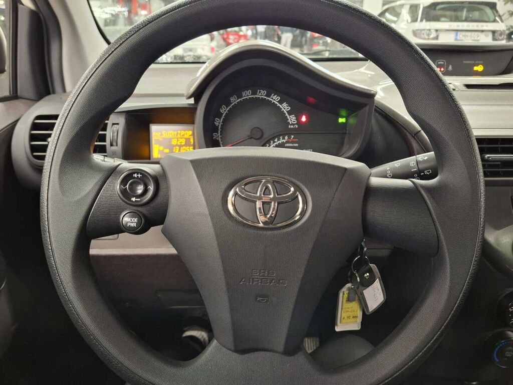 Toyota iQ 2010 Valkoinen
