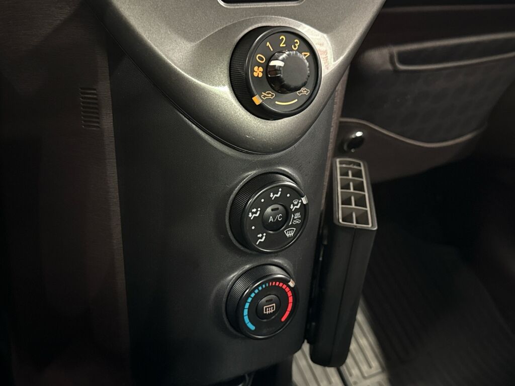 Toyota iQ 2010 Valkoinen