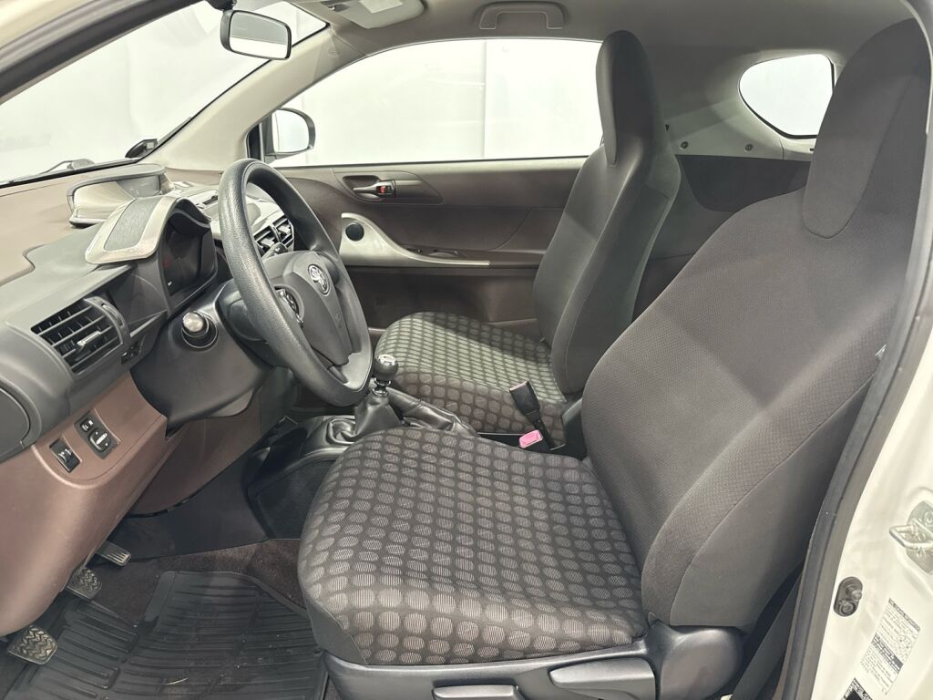 Toyota iQ 2010 Valkoinen