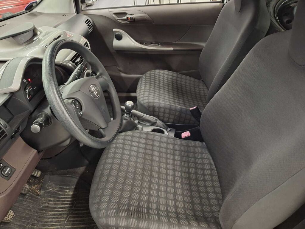 Toyota iQ 2010 Valkoinen