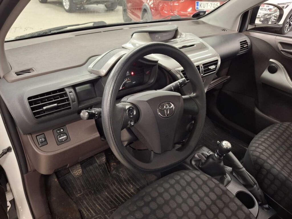 Toyota iQ 2010 Valkoinen