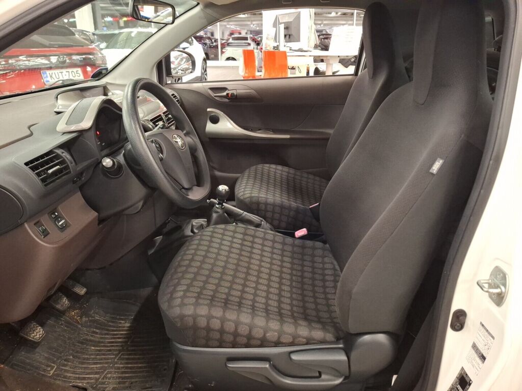 Toyota iQ 2010 Valkoinen