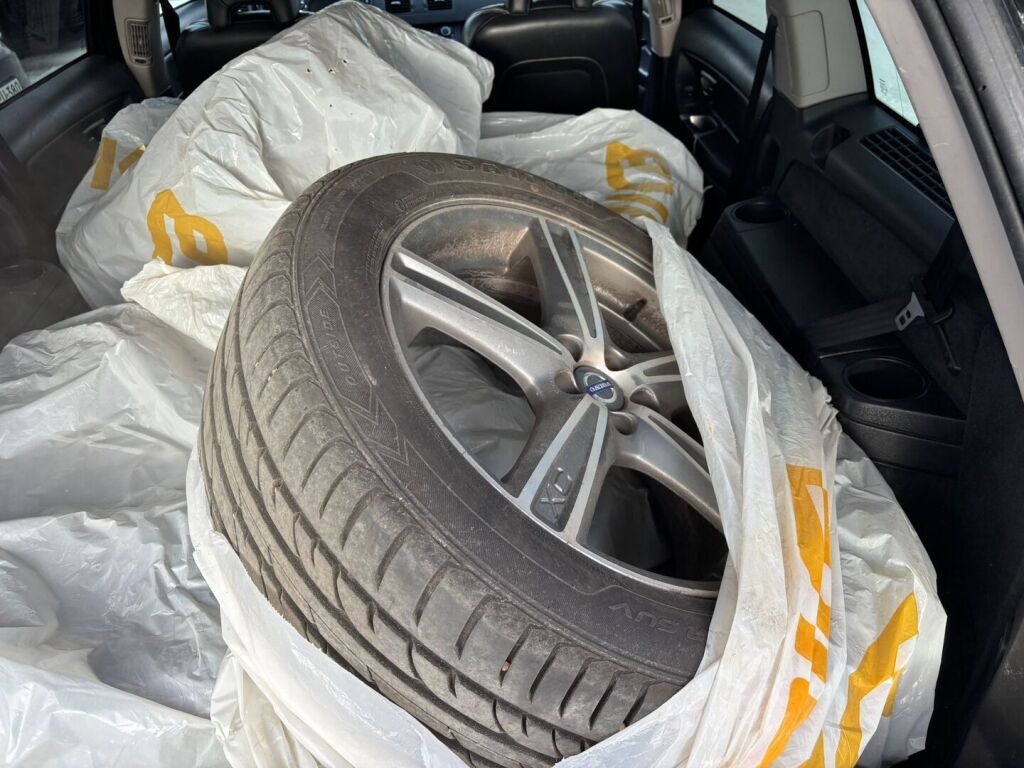 Volvo XC90 2010 Musta