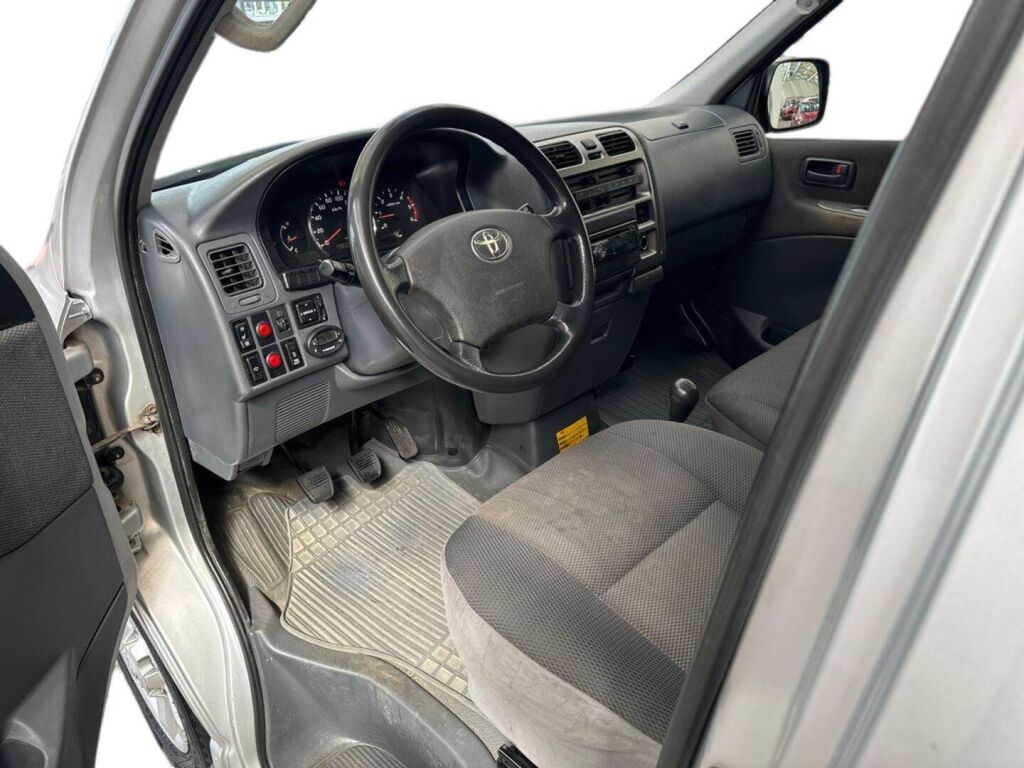 Toyota Hiace 2010 Hopea