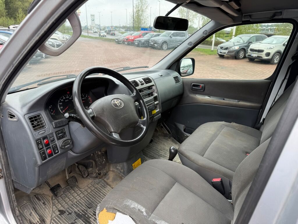 Toyota Hiace 2010 Hopea