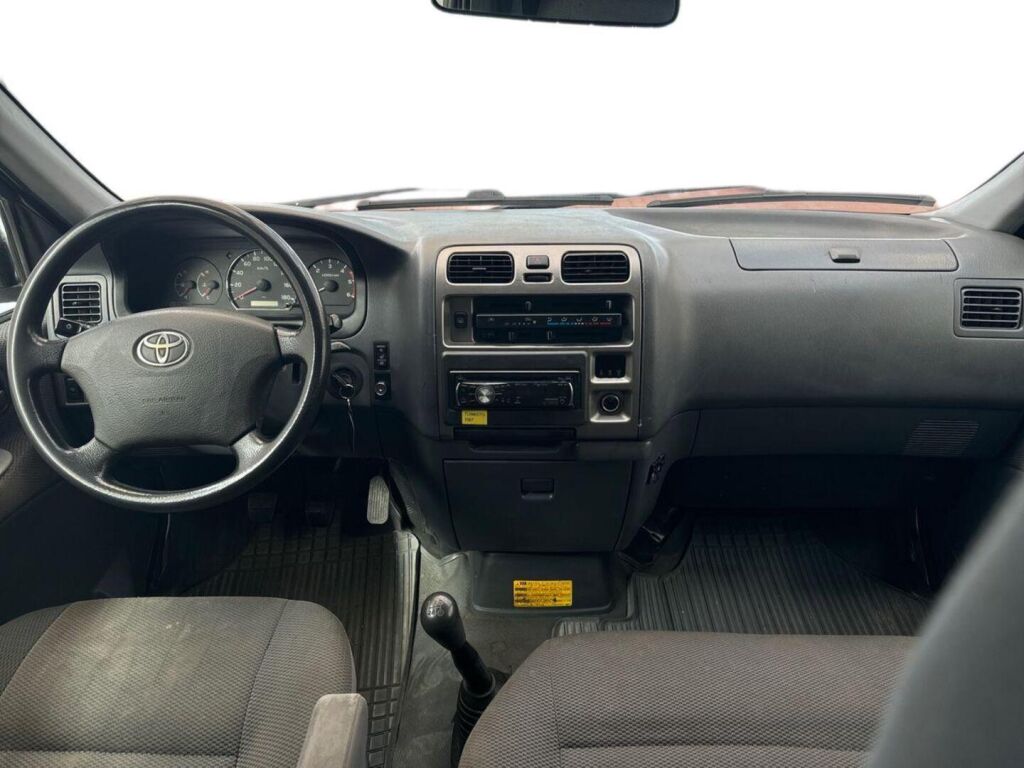 Toyota Hiace 2010 Hopea