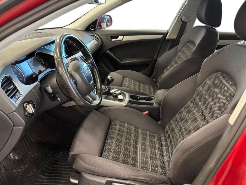 Audi A4 2010 Punainen